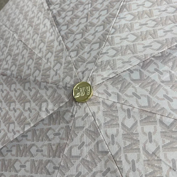 MICHAEL KORS Empire Signature Logo Umbrella (VANILLA & BROWN) - Picture 10 of 16